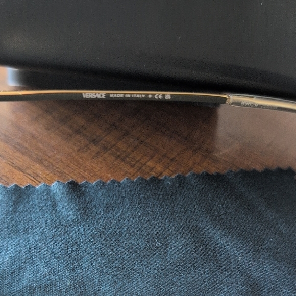 Versace Transparent Eyewear with Gold Details - Picture 7 of 10